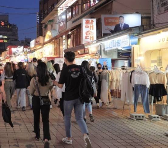 明洞の街並みと夜の風景