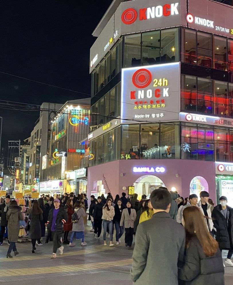 明洞の街並みと夜の風景