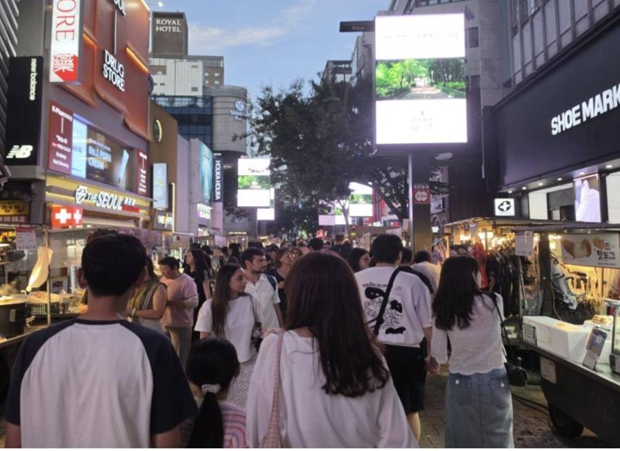 明洞の街並みと夜の風景